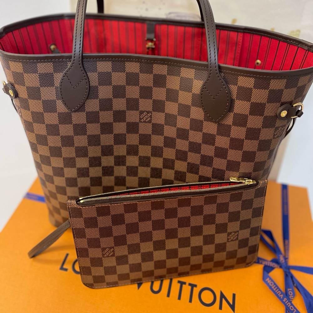 Louis Vuitton Neverfull MM bag
